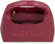 Load image into Gallery viewer, Il testo "The Mini Sack Bag" tradotto dall'inglese (EN) all'italiano (IT) è "La mini borsa sacchetto".
