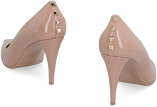 Load image into Gallery viewer, Rockstud patent leather pumps
