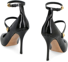Load image into Gallery viewer, Valentino Garavani - Tiptoe patent leather pumps
