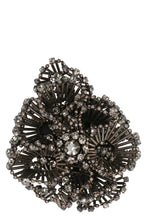 Load image into Gallery viewer, Floral metal brooch

