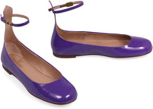 Load image into Gallery viewer, Tan-Go leather ballet flats
