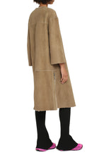 Load image into Gallery viewer, Suede coat
