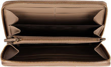 Load image into Gallery viewer, GG Marmont quilted leather wallet
