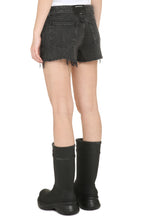 Load image into Gallery viewer, Denim shorts
