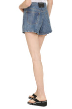 Load image into Gallery viewer, Bite denim shorts
