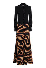 Load image into Gallery viewer, Tuta in viscosa in inglese è "Suit in viscose".
