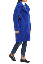 Load image into Gallery viewer, Camille faux fur coat
