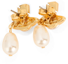 Load image into Gallery viewer, Earrings with decorative pearls
