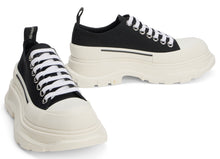 Load image into Gallery viewer, Low-top canvas sneakers
