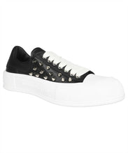 Load image into Gallery viewer, Deck Plimsoll leather sneakers
