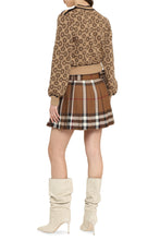 Load image into Gallery viewer, Crew-neck cashmere sweater
