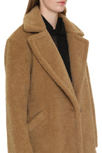 Load image into Gallery viewer, Vegan fur coat
