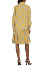 Load image into Gallery viewer, Checked cotton shirt
