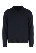 Load image into Gallery viewer, Sweater in wool with V-neck
