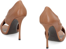 Load image into Gallery viewer, Giannutri Leather pumps

