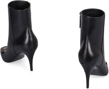 Load image into Gallery viewer, Ankle boots in leather
