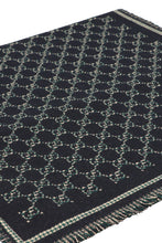 Load image into Gallery viewer, Wool jacquard scarf
