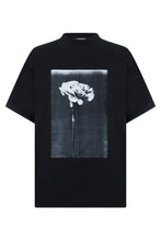 Load image into Gallery viewer, T-shirt with graphic
