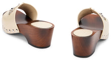 Load image into Gallery viewer, Wedges in leather with clamp
