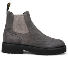 Load image into Gallery viewer, Chelsea boots in leather
