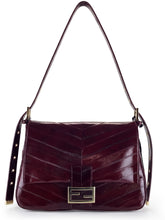 Load image into Gallery viewer, Flap shoulder bag in leather
