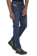 Load image into Gallery viewer, 1995 straight leg jeans
