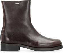 Load image into Gallery viewer, Boots Truck in leather
