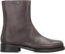 Load image into Gallery viewer, Brown leather boots truck
