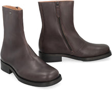 Load image into Gallery viewer, Brown leather boots truck
