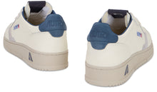 Load image into Gallery viewer, Low-top sneakers Medalist
