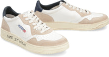 Load image into Gallery viewer, Medalist low-top sneakers
