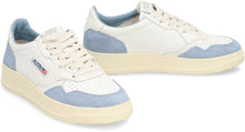 Load image into Gallery viewer, Medalist Low-top sneakers
