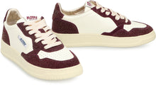 Load image into Gallery viewer, Medalist Low-top sneakers
