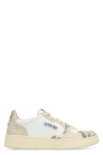 Load image into Gallery viewer, Medalist Low-top sneakers
