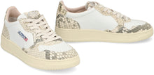 Load image into Gallery viewer, Medalist Low-top sneakers
