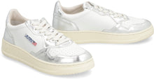 Load image into Gallery viewer, Medalist low-top sneakers
