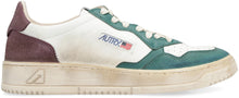 Load image into Gallery viewer, Medalist low-top sneakers
