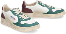 Load image into Gallery viewer, Medalist low-top sneakers
