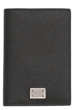 Load image into Gallery viewer, Leather passport holder
