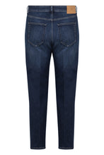 Load image into Gallery viewer, Slim fit jeans
