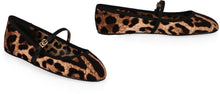 Load image into Gallery viewer, Velvet ballet flats
