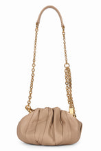 Load image into Gallery viewer, Pleated shoulder bag in leather with chain
