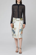 Load image into Gallery viewer, Crêpe-silk blouse
