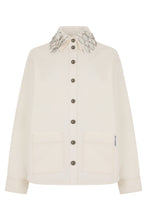 Load image into Gallery viewer, Shirt with jewel collar
