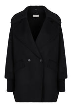 Load image into Gallery viewer, Double-breasted coat in wool
