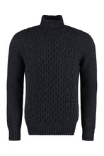 Load image into Gallery viewer, Turtleneck wool pullover

