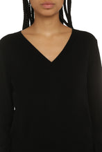 Load image into Gallery viewer, Fine-knit sweater
