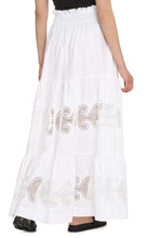 Load image into Gallery viewer, Cotton skirt with embroideries

