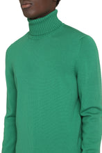 Load image into Gallery viewer, Turtleneck wool pullover
