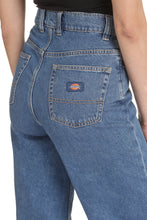 Load image into Gallery viewer, Thomasville regular jeans
